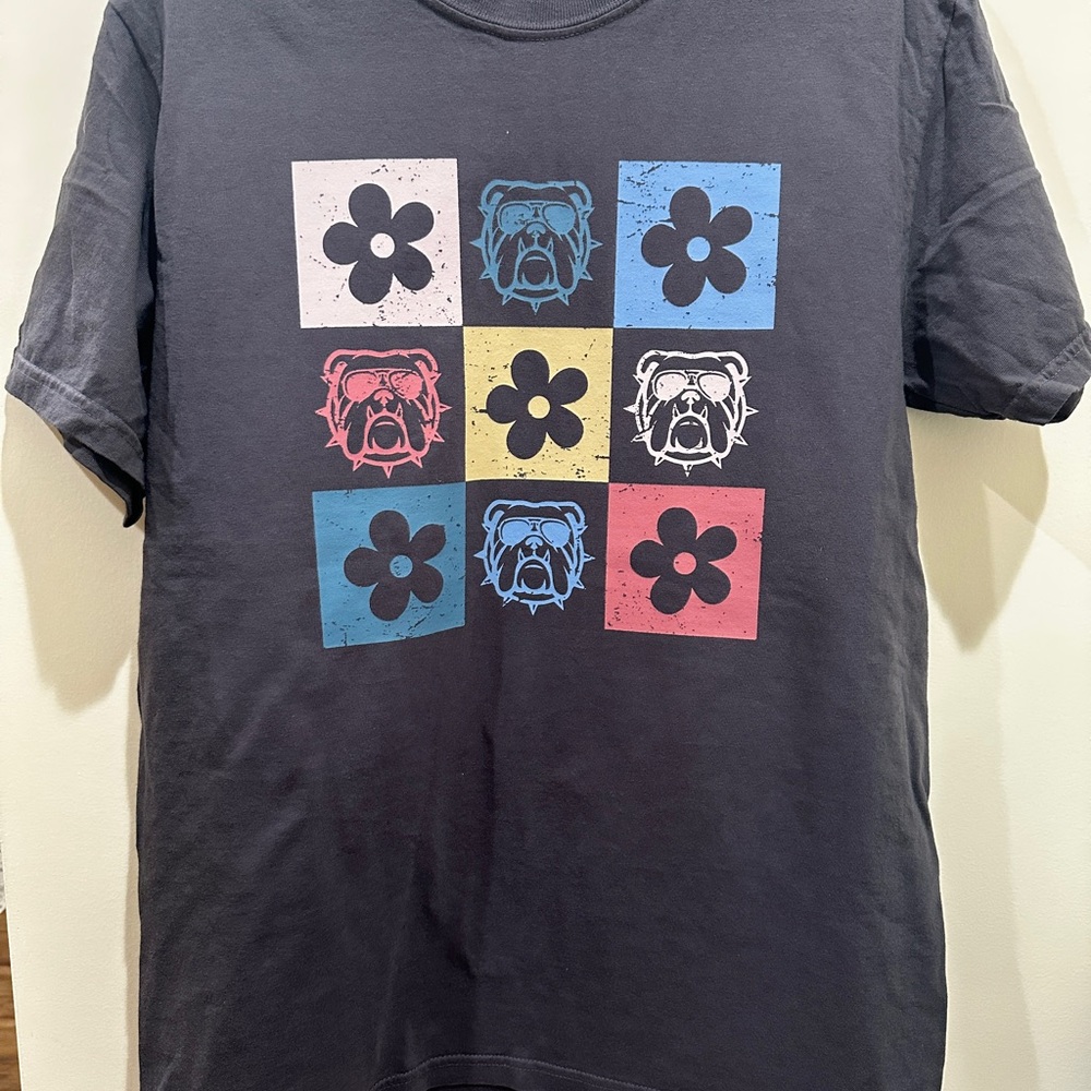 Charcoal Graphic T-Shirt with Georgia Bulldogs and Flower Design